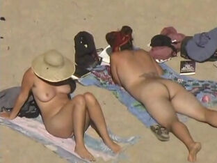 Rafian beach hunter caught 2 big-boobed gals nudists