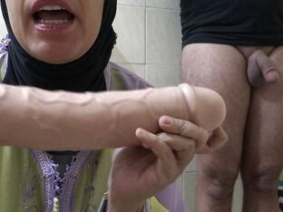 Arab Hotwife Wifey Wants Gigantic Milky Uncircumcised Spears