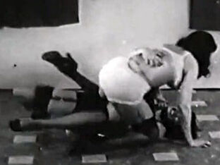 Lesbos get Enjoyment on the Floor (1950s Vintage)