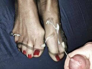 Yam-sized blast on Crimson toes in ebony nylon